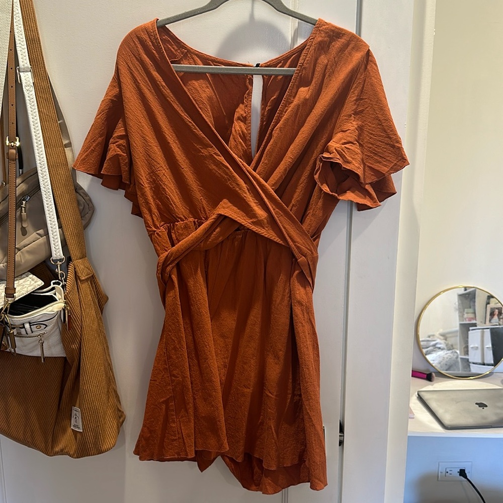 Super cute romper!! Worn once for graduation!